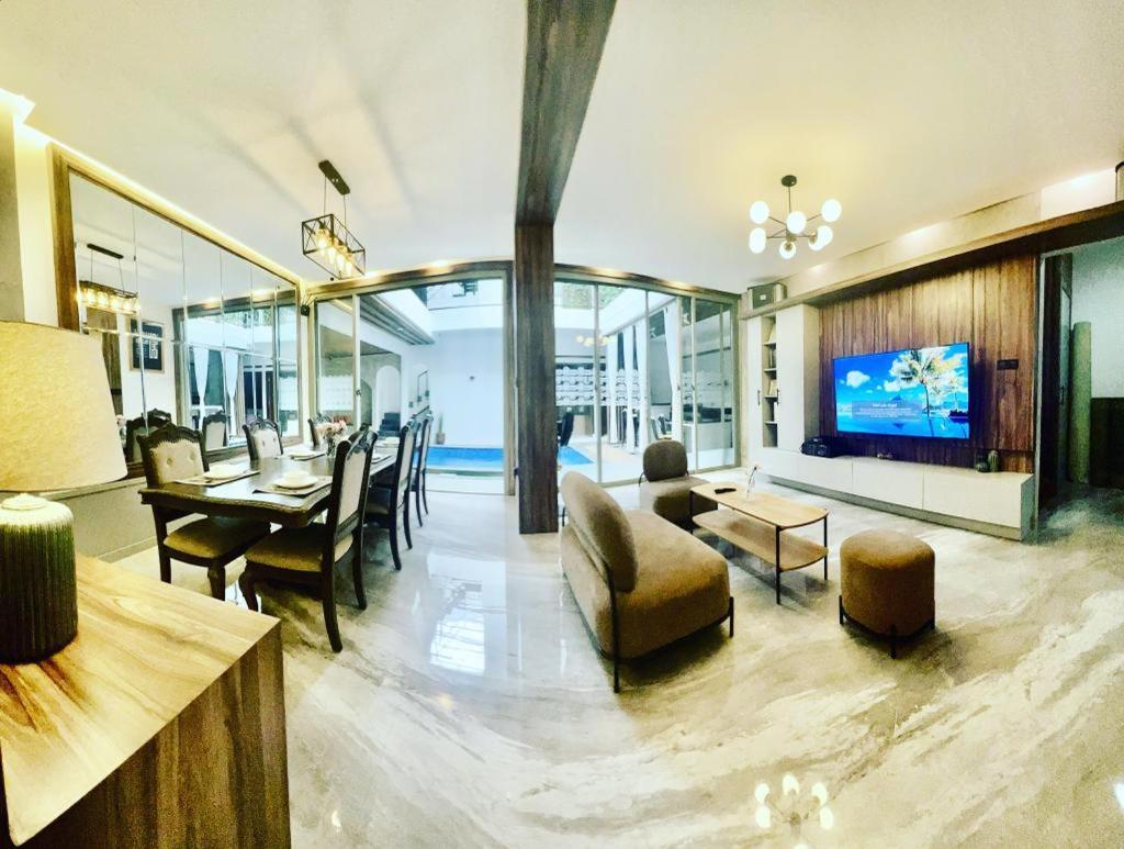 Radja House Cipaku Indah Bandung Exterior foto